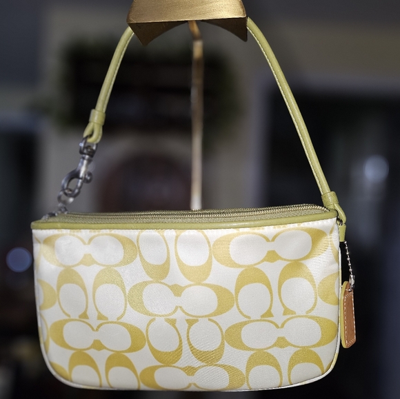 Coach wristlet - Picture 5 of 5